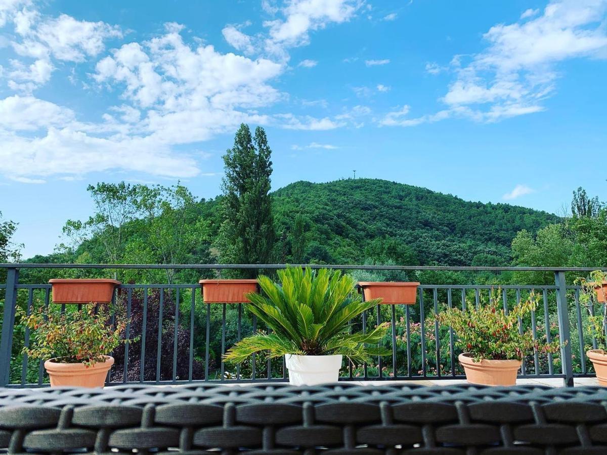 Hotel Borgo Antico Фабриано Экстерьер фото