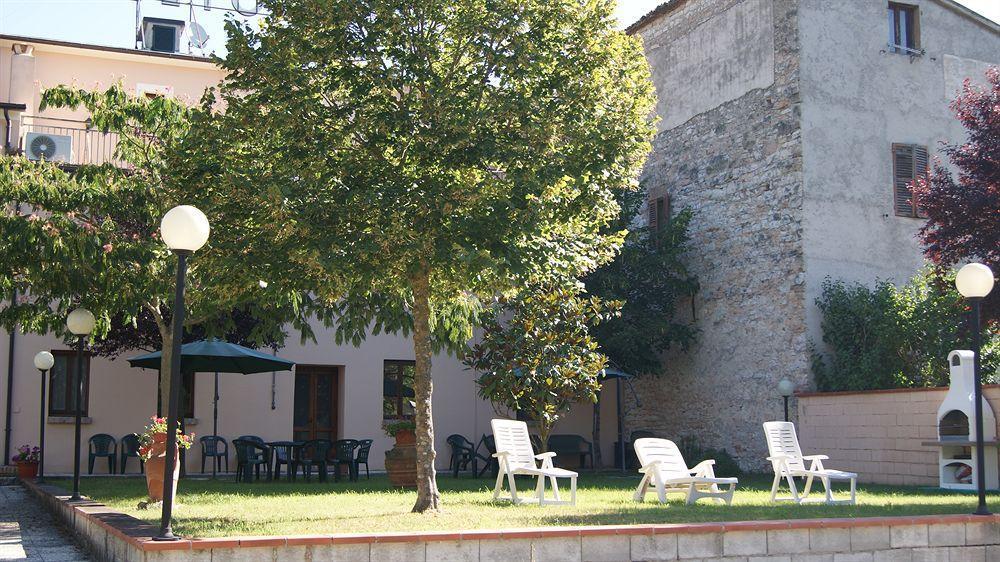 Hotel Borgo Antico Фабриано Экстерьер фото